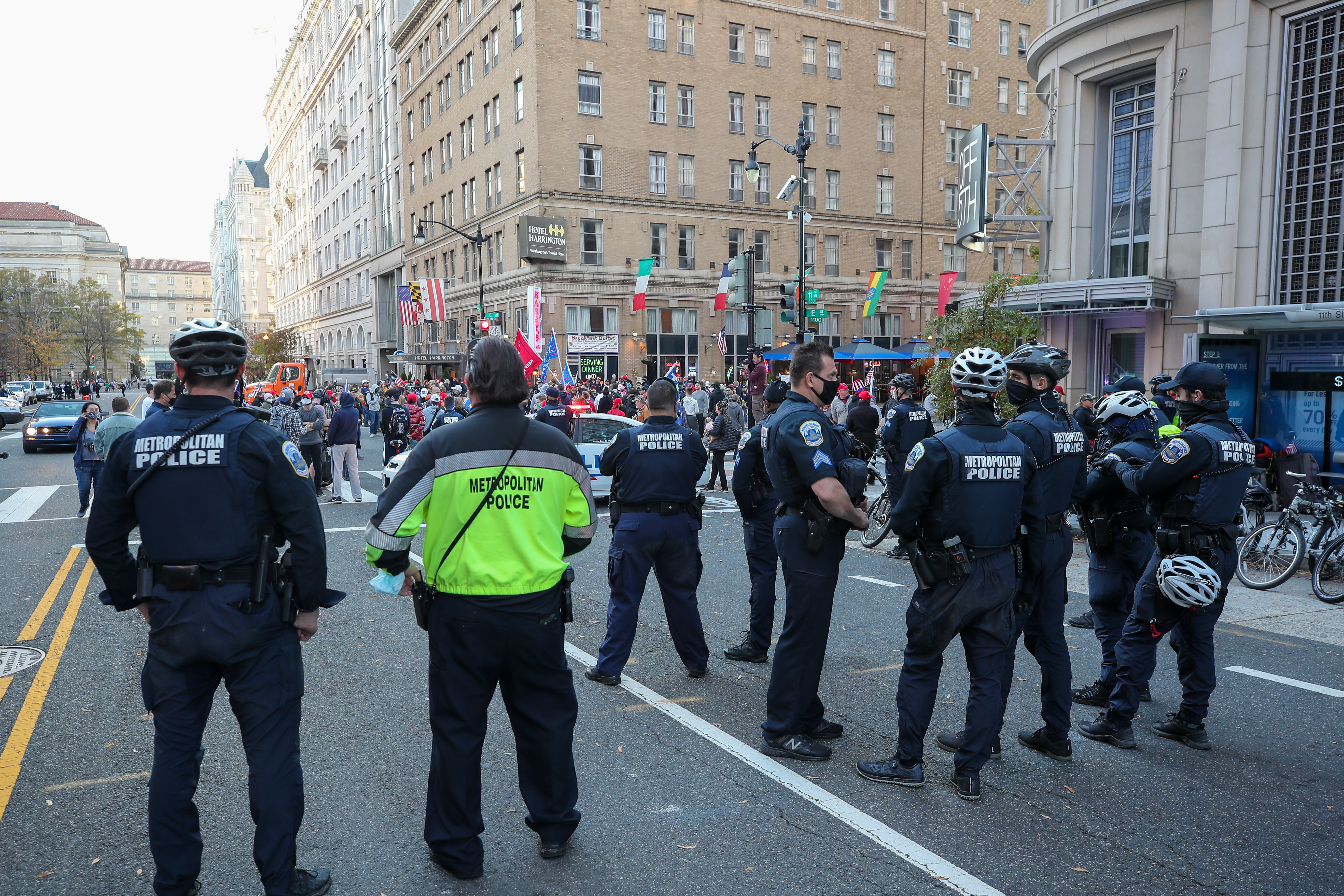  بەوێنە و ڤیدیۆ.. خۆپیشاندانی لایەنگرانی ترەمپ لە واشنتن 